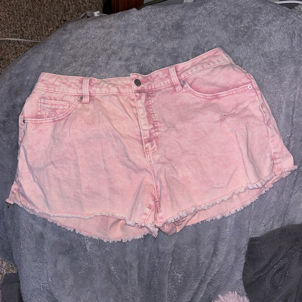 Pink ruffled jean shorts